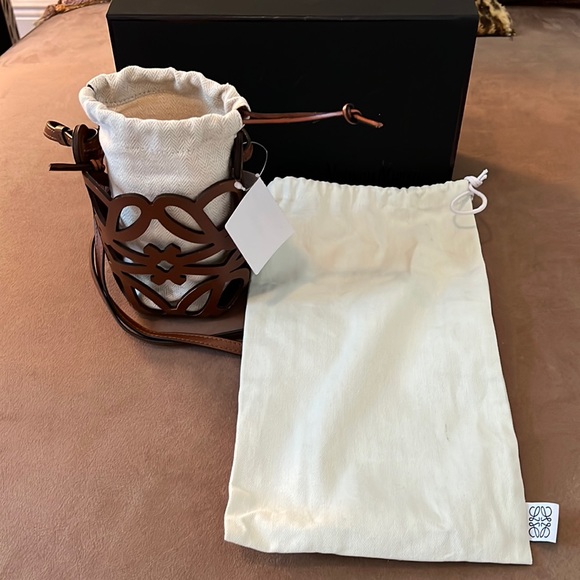 Loewe x Paula’s Ibiza Cutout Anagram Pocket Crossbody Bag- New with tags - Picture 2 of 16